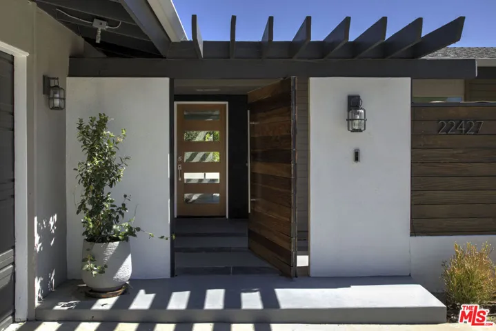 22427 De Kalb Drive, Calabasas, California 91302