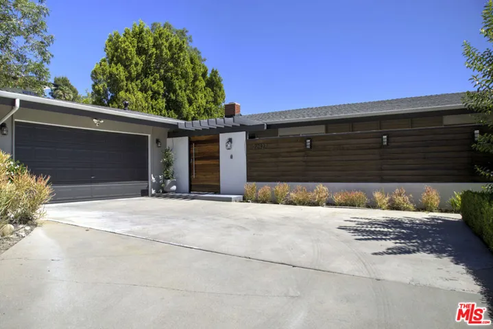 22427 De Kalb Drive, Calabasas, California 91302
