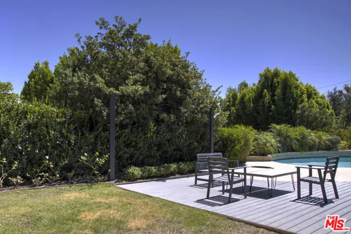 22427 De Kalb Drive, Calabasas, California 91302