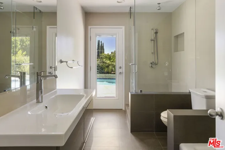 22427 De Kalb Drive, Calabasas, California 91302