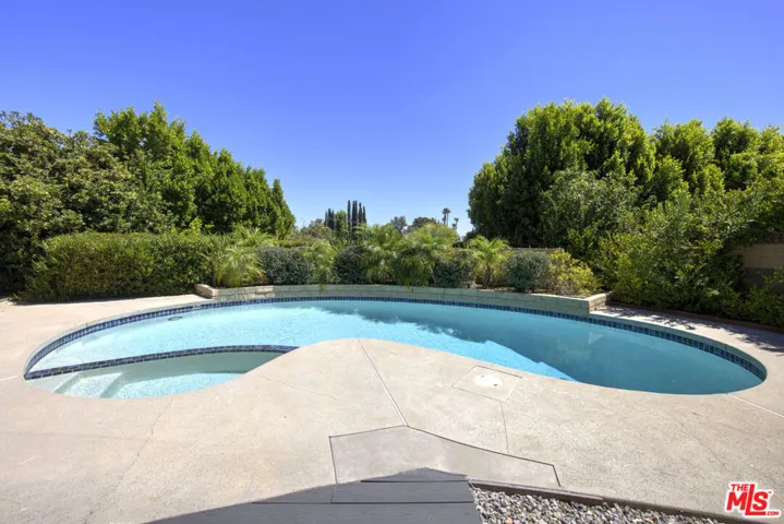 22427 De Kalb Drive, Calabasas, California 91302