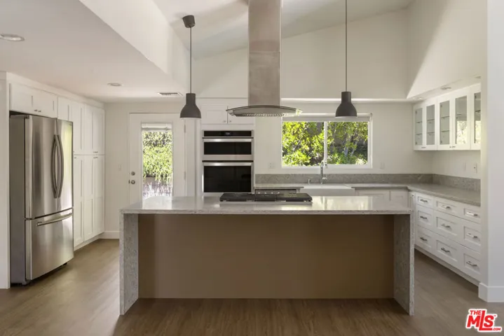 22427 De Kalb Drive, Calabasas, California 91302