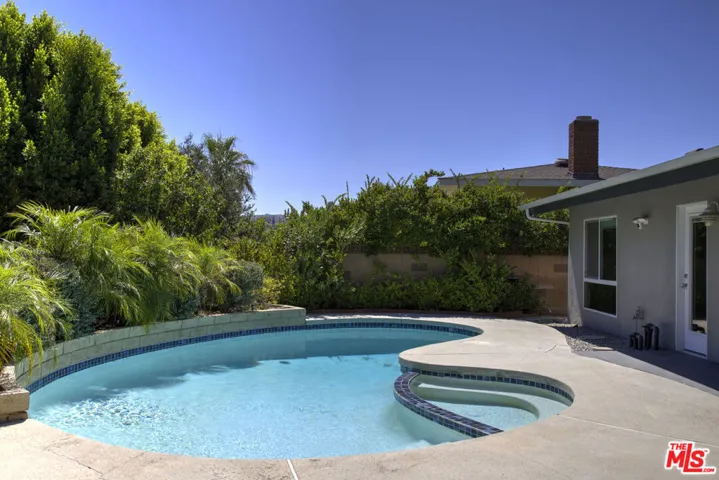 22427 De Kalb Drive, Calabasas, California 91302