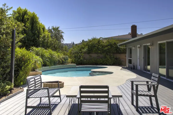 22427 De Kalb Drive, Calabasas, California 91302