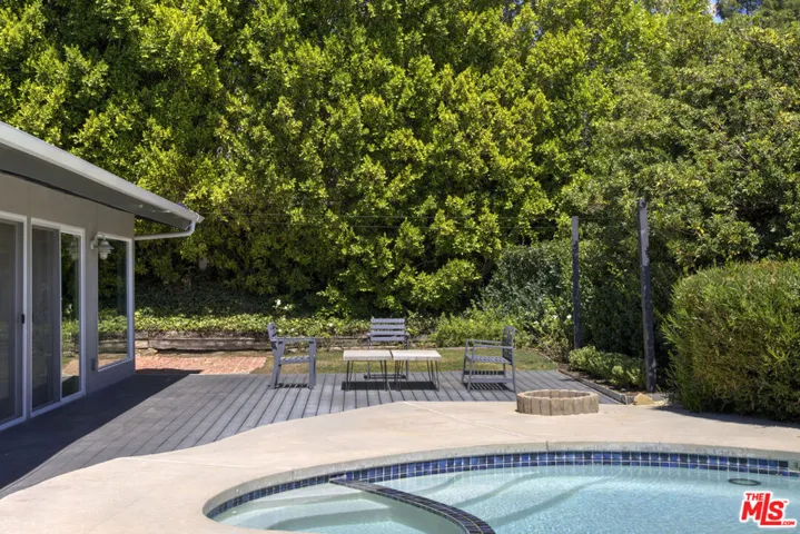 22427 De Kalb Drive, Calabasas, California 91302