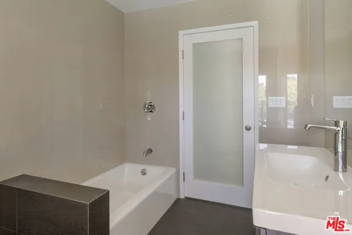 22427 De Kalb Drive, Calabasas, California 91302