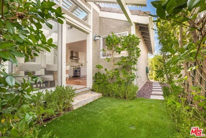 1322 Avenida De Cortez, Los Angeles, California 90272
