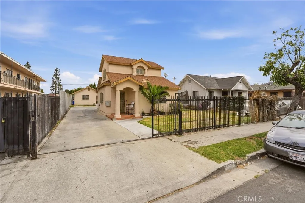 725 E 40th Place, Los Angeles, California 90011 — photo 4