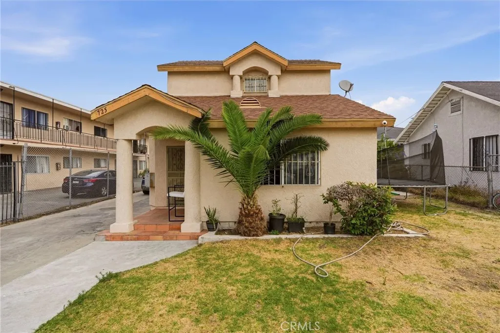 725 E 40th Pl
