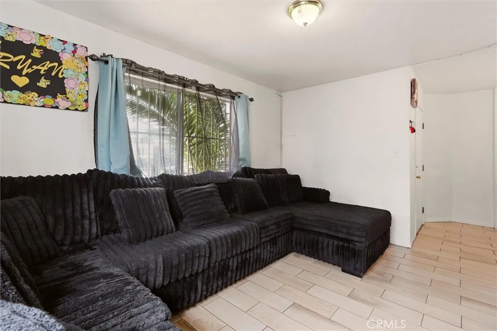 725 E 40th Place, Los Angeles, California 90011 — photo 5