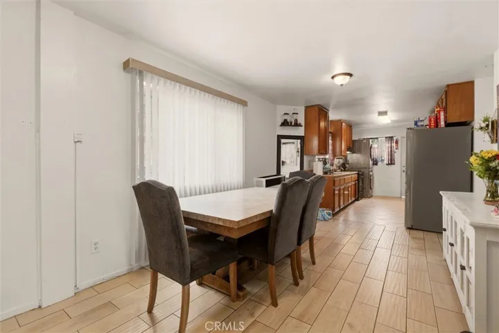 725 E 40th Pl - Eating Area
