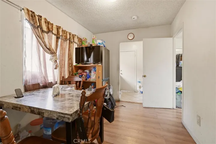 727 E 1/2 40th Pl - Eating Area
