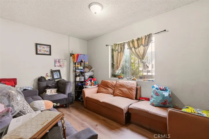 727 E 1/2 40th Pl - Living Room