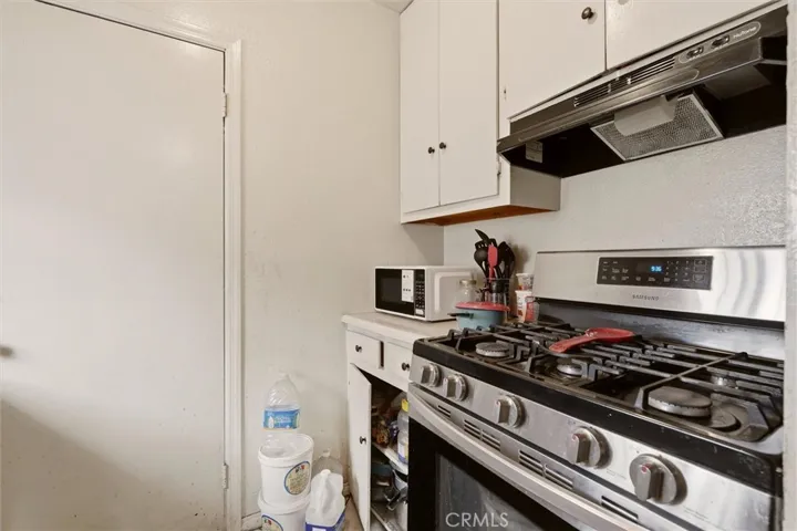727 E 1/2 40th Pl - Kitchen