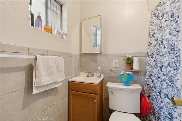727 E 1/2 40th Pl -Bathroom