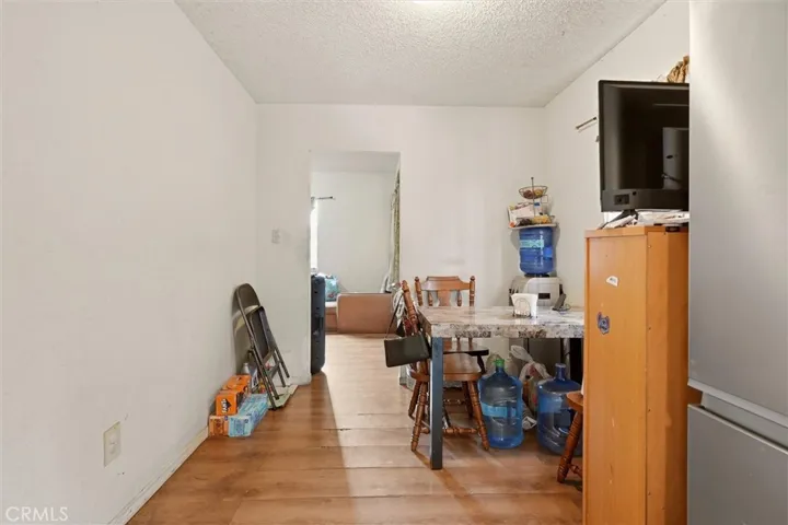 727 E 1/2 40th Pl -Eating Area