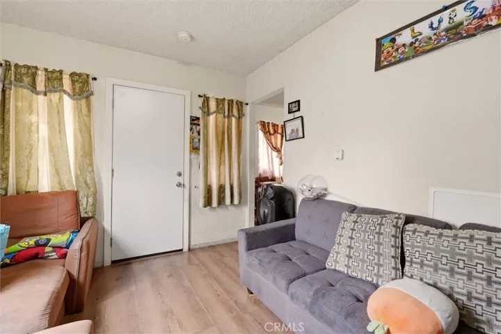 727 E 1/2 40th Pl - Living Room