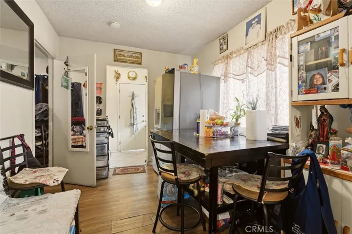 725 E 1/2 40th Pl - Eating Area