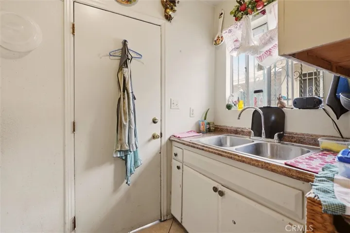 725 E 1/2 40th Pl  -  Kitchen