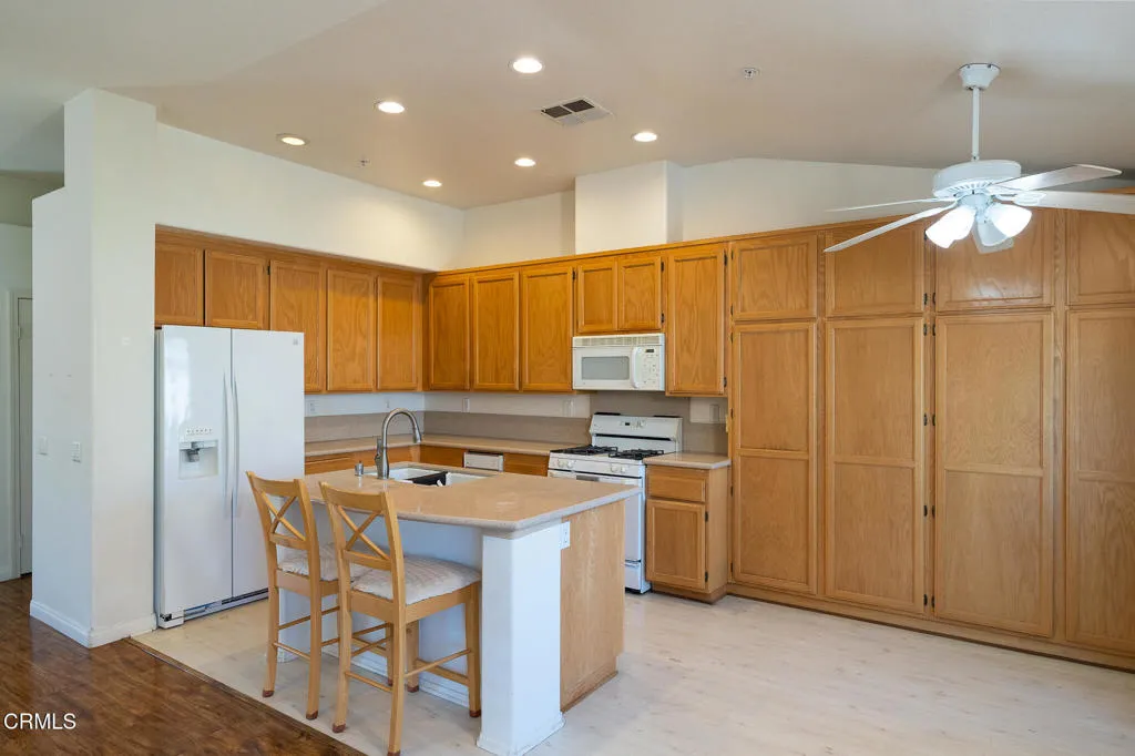 652 Teresa St-14
