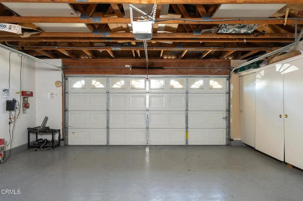 652 Teresa St-21