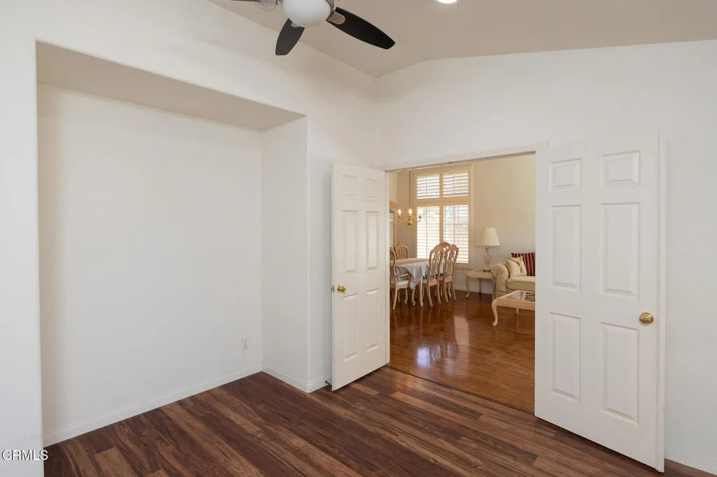 652 Teresa St-16