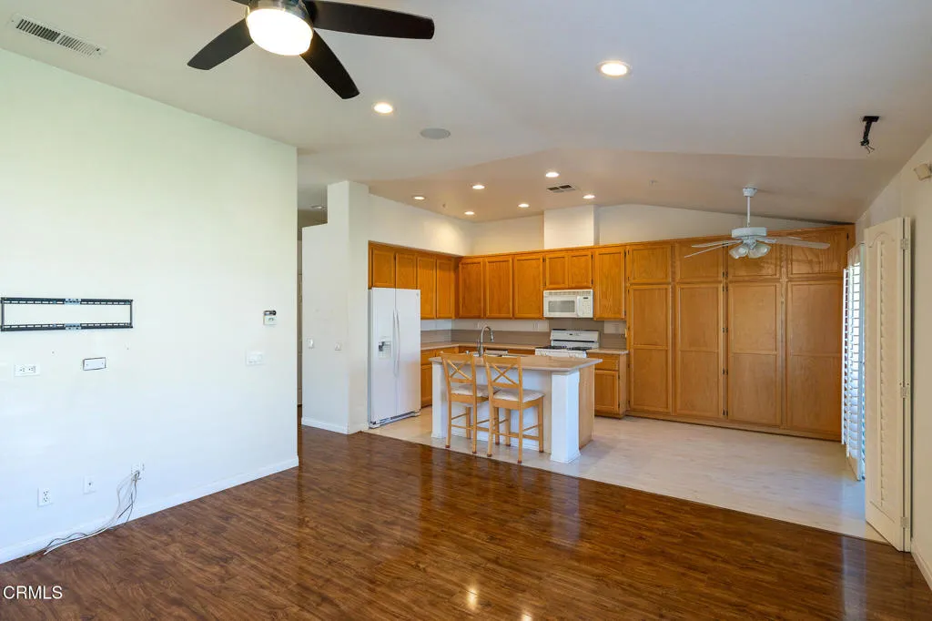 652 Teresa St-10