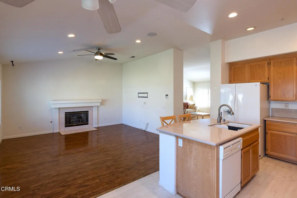 652 Teresa St-7