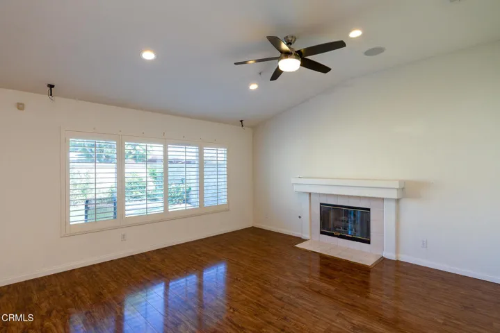 652 Teresa St-9