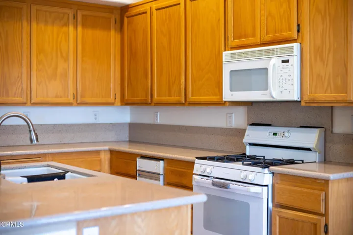 652 Teresa St-12