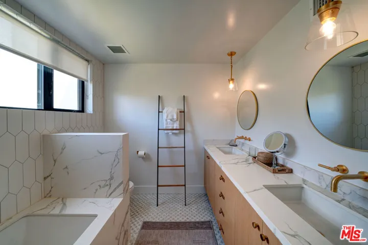 6208 Tapia Drive B, Malibu, California 90265