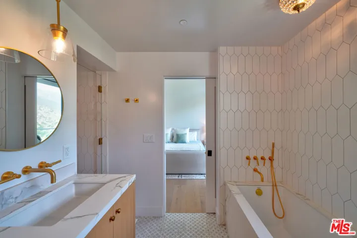6208 Tapia Drive B, Malibu, California 90265