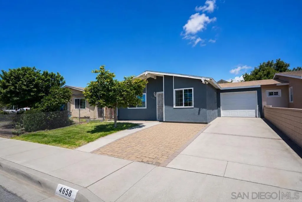 4658 Calle Del Palo