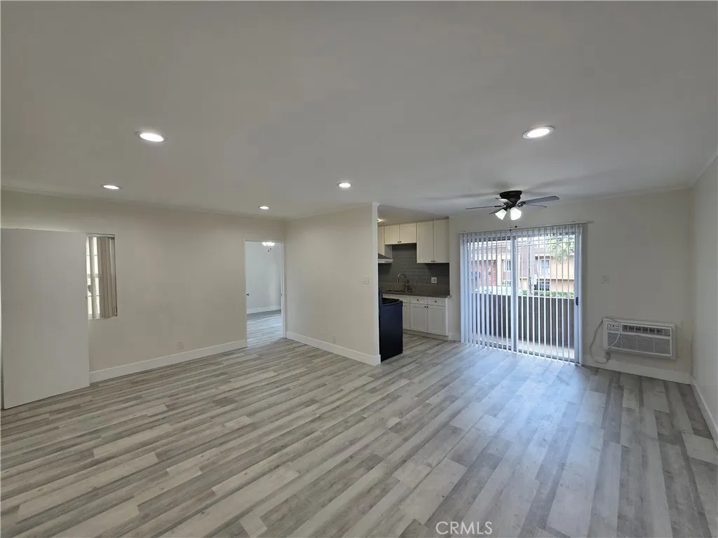14609 Saticoy 24, Van Nuys, California 91405 — photo 4