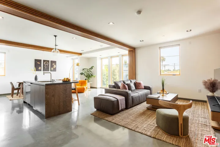 547 N Sweetzer Avenue 102, West Hollywood, California 90048