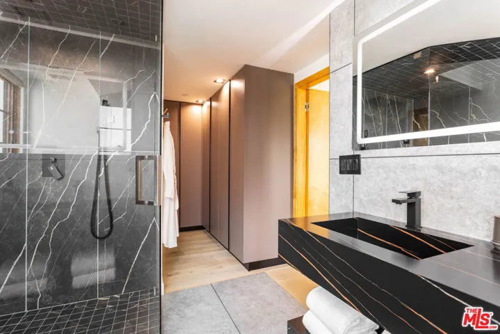 547 N Sweetzer Avenue 102, West Hollywood, California 90048