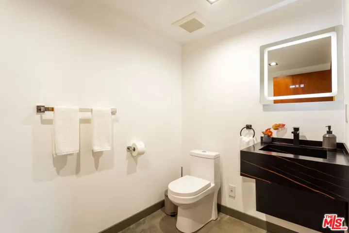 547 N Sweetzer Avenue 102, West Hollywood, California 90048
