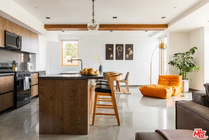 547 N Sweetzer Avenue 102, West Hollywood, California 90048