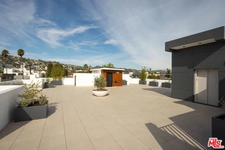 547 N Sweetzer Avenue 102, West Hollywood, California 90048