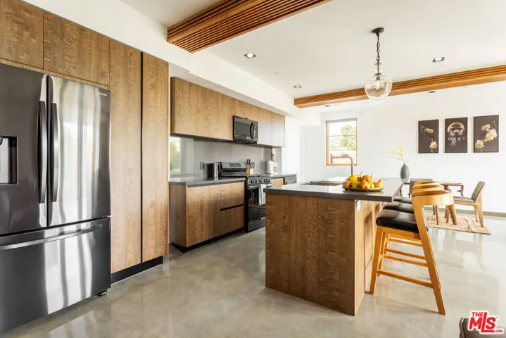547 N Sweetzer Avenue 102, West Hollywood, California 90048