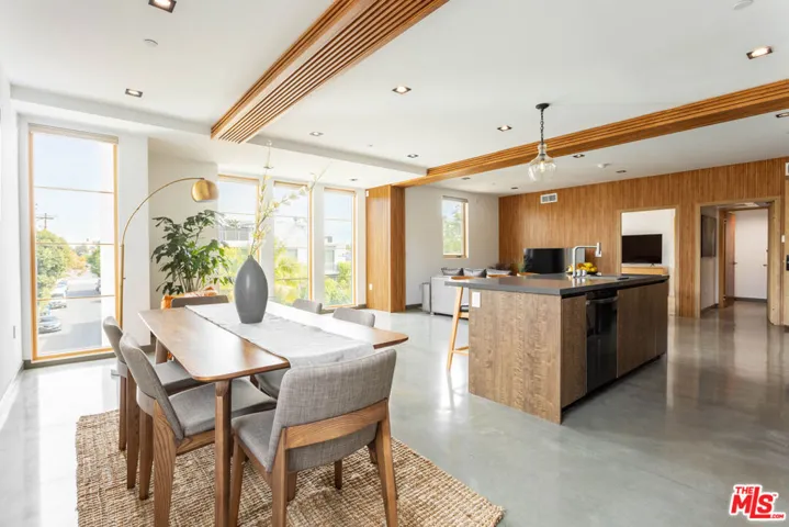 547 N Sweetzer Avenue 102, West Hollywood, California 90048