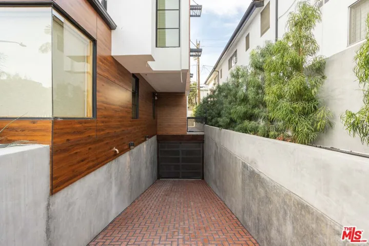 547 N Sweetzer Avenue 102, West Hollywood, California 90048