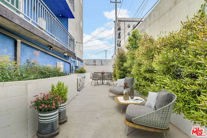 917 S Berendo Street 101, Los Angeles, California 90006