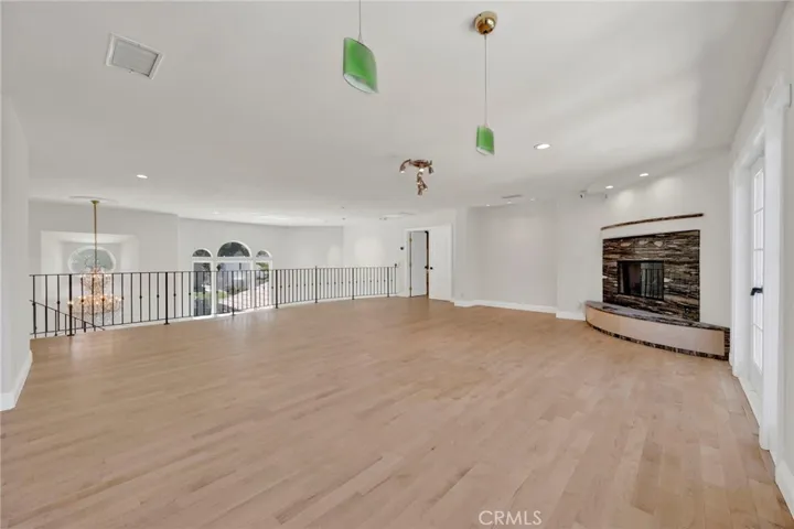 Flex Living Space/Loft
