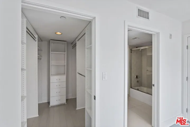 1518 Federal 305, Los Angeles, California 90025