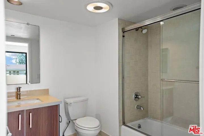 1518 Federal 305, Los Angeles, California 90025