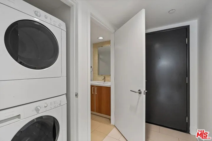 1518 Federal 305, Los Angeles, California 90025