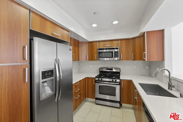 1518 Federal 305, Los Angeles, California 90025