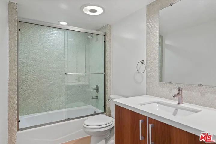1518 Federal 305, Los Angeles, California 90025