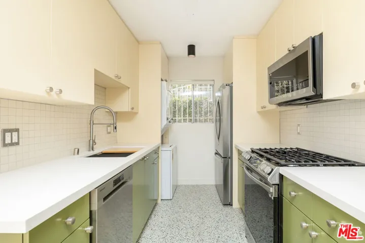 6615 Franklin Avenue, Los Angeles, California 90028